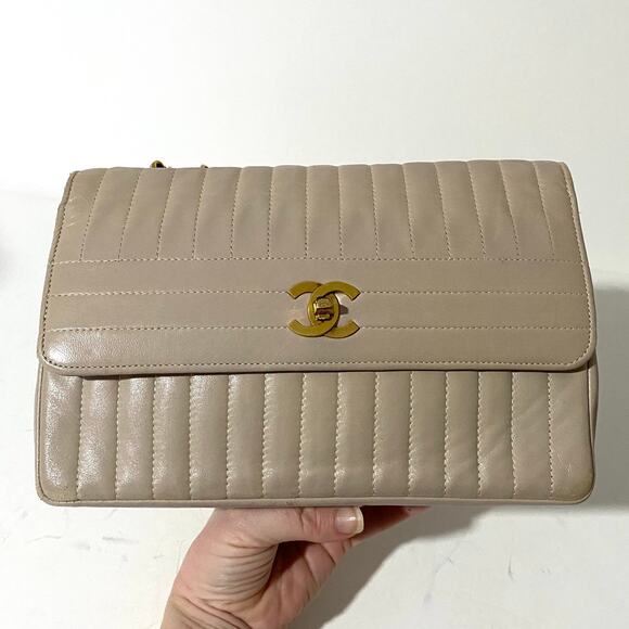 Chanel Medium Flap Bag Classic Vintage 2.55 Cream Handbag Vertical Quilted - Picture 13 of 16